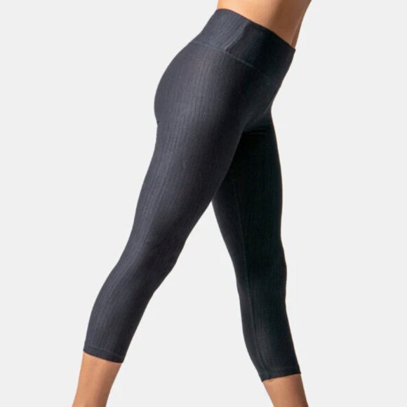 NWT Hands to Hearts Crop Leggings Cool Tech in Black, size XL - Picture 1 of 12